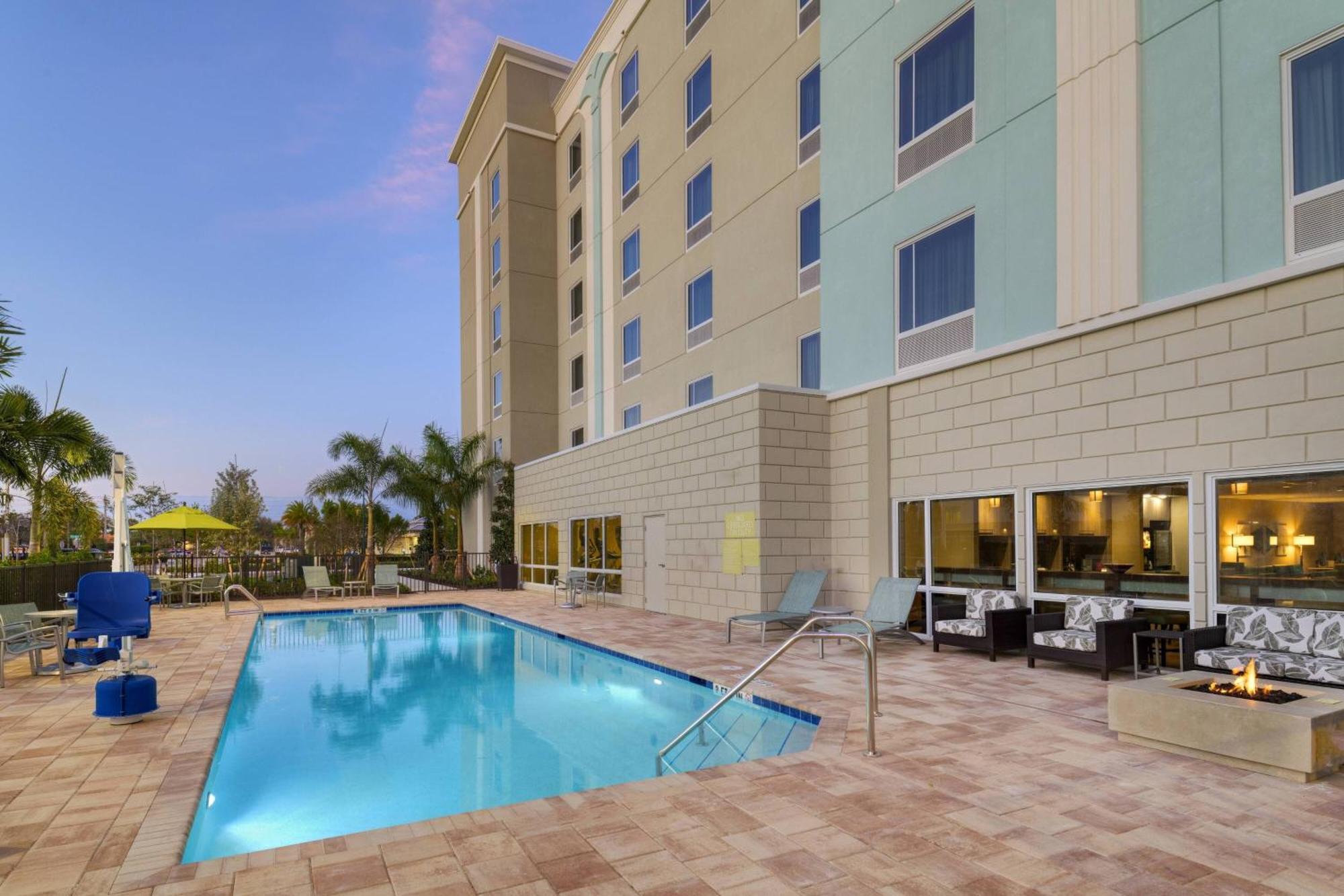 Towneplace Suites By Marriott Naples Vineyards Exteriör bild